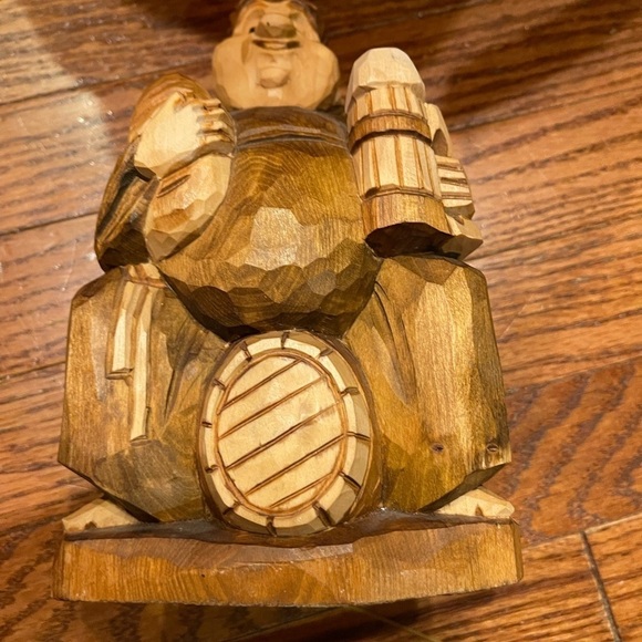 Carved Wood Monk With Ale And Bread & Sitting On A Keg - Picture 4 of 9